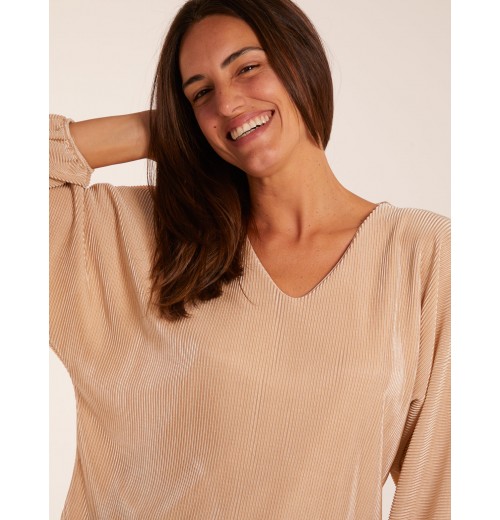 V Neck Plisse Batwing Bubble Hem Top