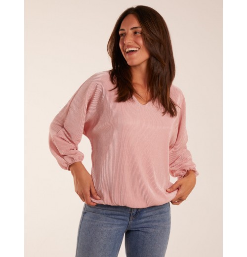 V Neck Plisse Batwing Bubble Hem Top